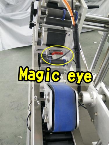 Кішкентай дөңгелек бөтелкелерге арналған мотор драйверінің флаконын таңбалау машинасы, жоғары жылдамдықты серво маркалы серво