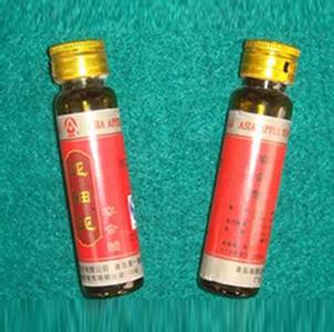 Шарап бөтелкесіндегі флаконды таңбалау машинасы Толығымен автоматты 220В 2 кВт жеңіл жұмыс