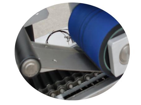 Қағаз түтікшеге жапсыру машинасы 500 ролик өздігінен жабысатын матадан жапсырма жапсырмасы