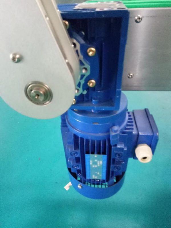 SUS304 шкафы жеке күтімге арналған екі қабатты төртбұрышты бөтелке жапсырмалау машинасы