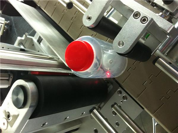 Pawpaw / Guava бөтелкелеріне арналған дөңгелек бөтелке жапсырмаларын ішуге арналған машина