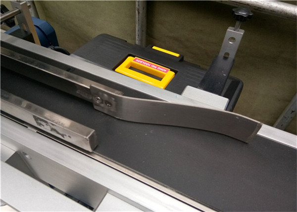 Сусындарға / сусындарға / күнделікті химиялық заттарға / дәрі-дәрмектерге арналған CE таңбалау машинасы