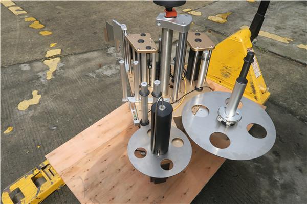 Дөңгелек бөтелкенің айналмалы ыдысын таңбалау машинасы жүйесімен айналмалы затбелгі