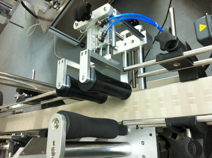 Шыны бөтелкенің өзін-өзі жабыстыратын жапсырмасын жапсыру машинасы, шыны ыдысты жапсыру машинасы