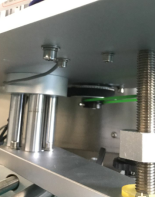 CE сертификаты бар жоғарғы бөтелкелердің бөтелкелерін автоматты түрде жапсыратын машина