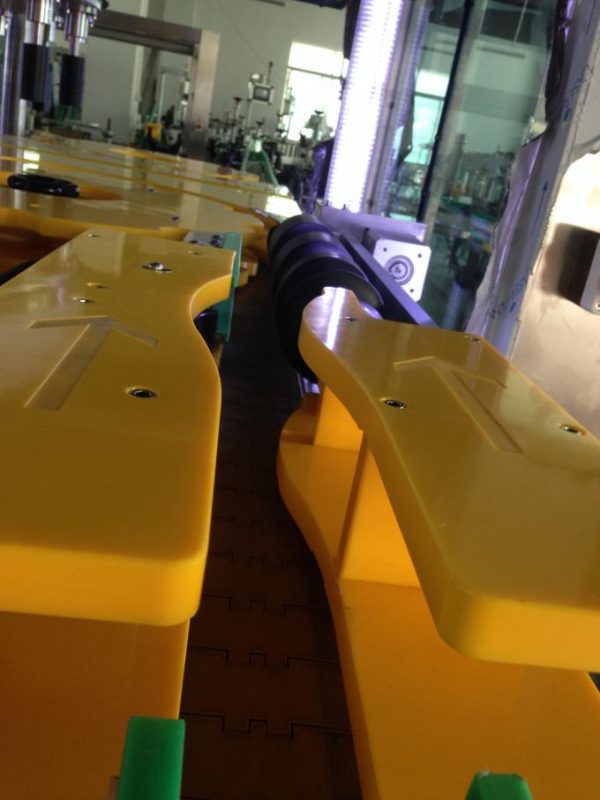 Шарап / сыра бөтелкелерін жапсыруға арналған жоғары өндіріс, дөңгелек бөтелкелер жапсырмасы