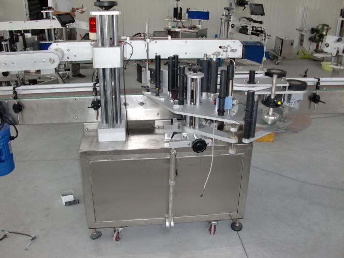 Пластикалық және шыны бөтелкелер автоматты түрде екі жақты жапсырма жапсырмалау машинасының серво моторын басқарады