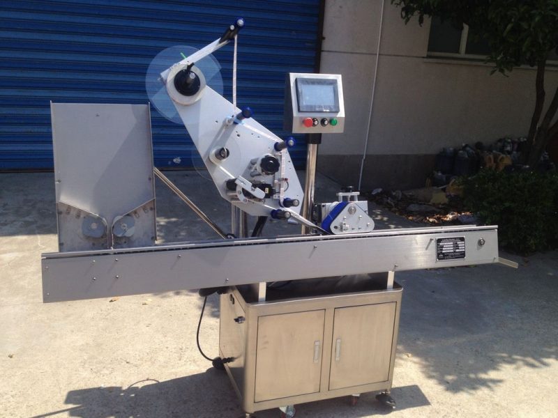 Қытай шағын пенициллин бөтелкесінің жапсырмаларын жеткізушіге арналған автоматты флаконды таңбалау машинасы