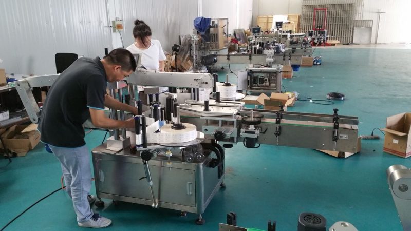 Қытай тапсырыс бойынша су бөтелкесін таңбалау машинасы, екі жаққа арналған автоматты стендтік таңбалау машинасы