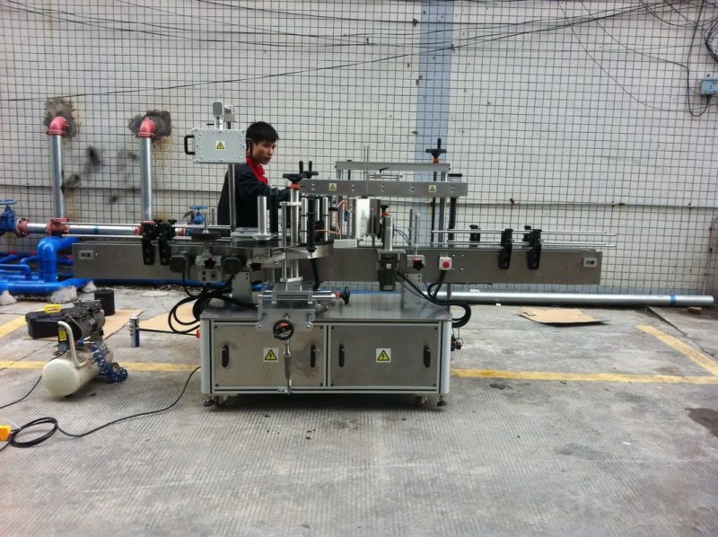 Қытай Үй жануарлары бөтелкелеріне арналған толық автоматты жабысқақ дөңгелек бөтелкелерді жапсыру машинасы